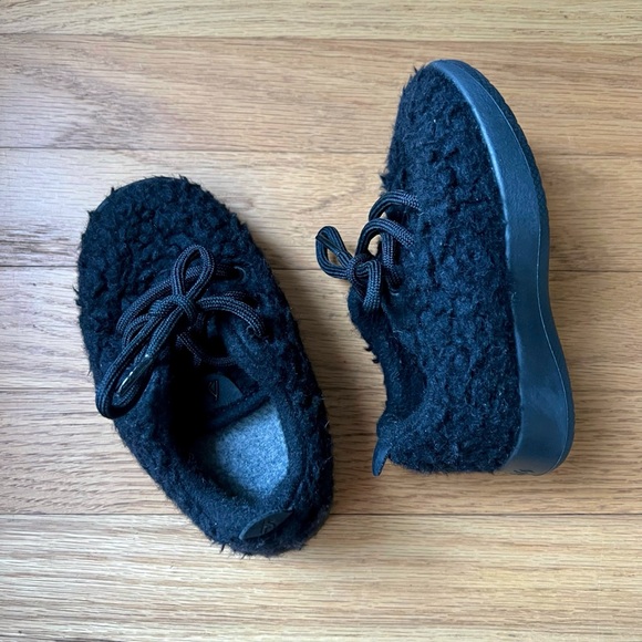 Allbirds Smallbirds Wool Runner Fluff Sneaker- Black, 6- NWB - Picture 2 of 12